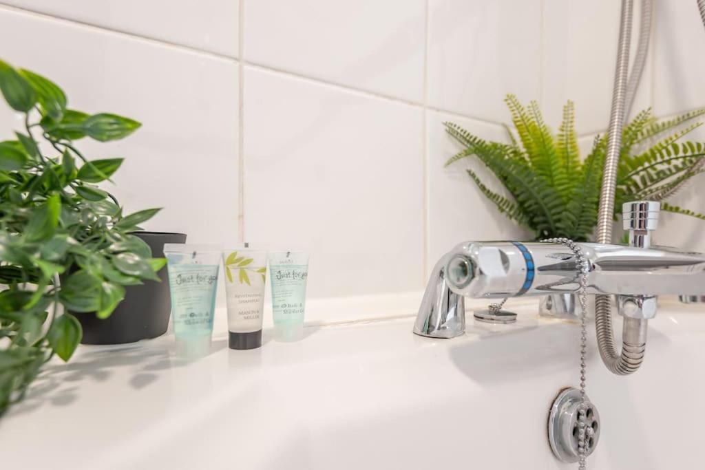 Leed City Centre - Armley Wortley Leeds  Eksteriør bilde